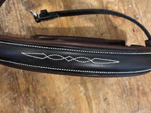Load image into Gallery viewer, Aramas Fancy Raised Padded Hunter Crank Noseband
