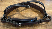 Load image into Gallery viewer, Aramas Fancy Raised Padded Hunter Crank Noseband
