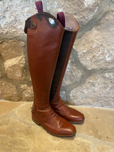 Load image into Gallery viewer, Parlanti Custom Brown Boots with Sting Ray detail
